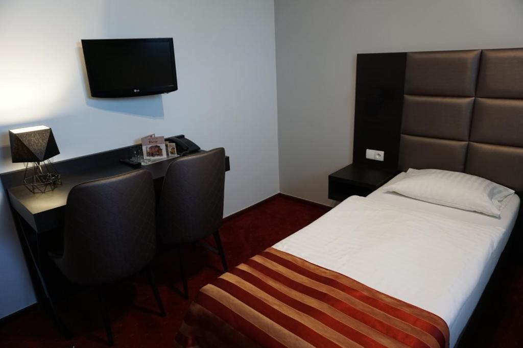Отель Hotel Restauracja Varia Дзялдово