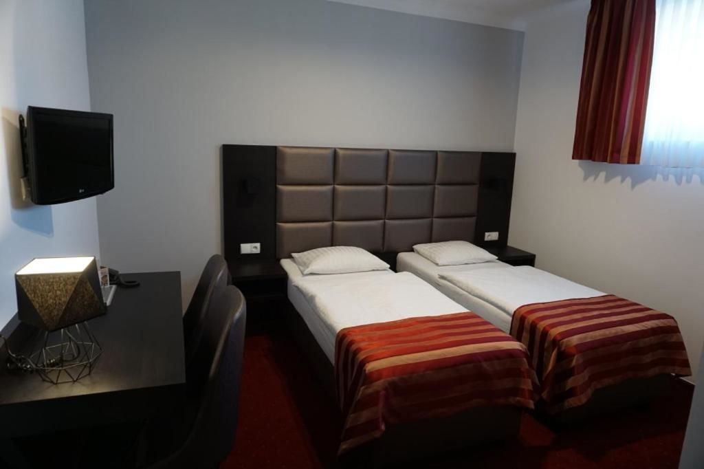 Отель Hotel Restauracja Varia Дзялдово