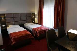 Отель Hotel Restauracja Varia Дзялдово Классический двухместный номер с 2 отдельными кроватями-1