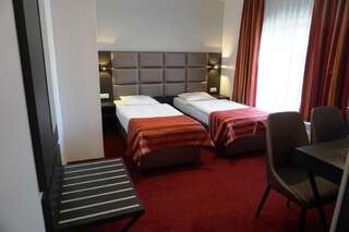Отель Hotel Restauracja Varia Дзялдово Классический двухместный номер с 2 отдельными кроватями-4